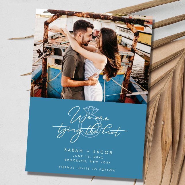 Gifter sig Modern Photo Bröllop Spara Datumet (Tying the Knot Modern Photo Wedding Save The Date)