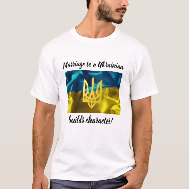 Giftermål till en ukrainare bygger teckenet t shirt (Framsida)