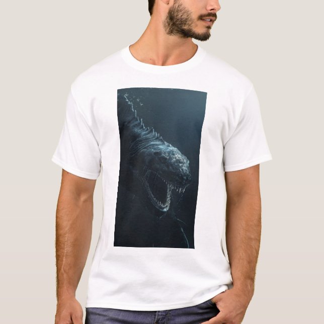Gigantic Sea Monster 1 000 meter Long T-Shirt (Framsida)