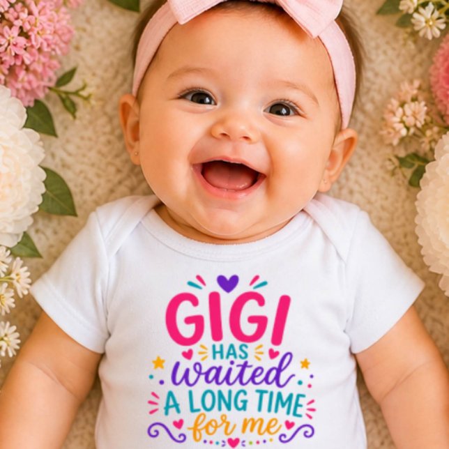 Gigi Has Waited Färgad Baby Bodysuit T Shirt (Skapare uppladdad)
