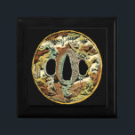 Gilded Asian Medallion by Vision Studio Smyckeskrin<br><div class="desc">Unik utskrift av en gyllene asiatisk medallion av Vision Studio. En regnbåge av autologt färg i öga,  ge medaljonen varmt mot den svarta bakgrunden. Hämta ditt exemplar idag!</div>