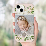 Gilded Blooms  | Monogrammat foto<br><div class="desc">Personlig med foton och text till ett överkomligt pris på anpassningsbarnas tryckta telefonfodral. Denna söt feminininkonstruktion har en målad blommigt gräns i vita nyanser, grönt och guld på rosa. Lägg till ett eget anpassningsbar-foto och anpassa det med ditt inledande mongram eller annan anpassningsbar i ram. Använda designen verktyg om du...</div>