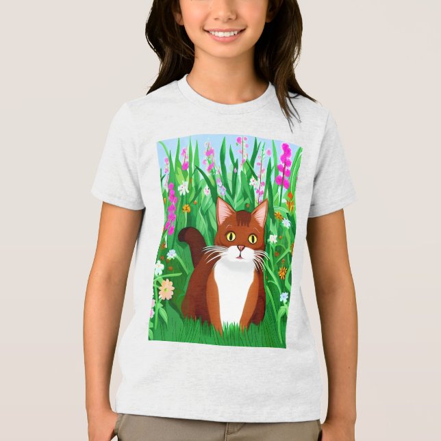 Ginger Brown Kattunge i Fält i Flowers Barn Tee (Framsida)