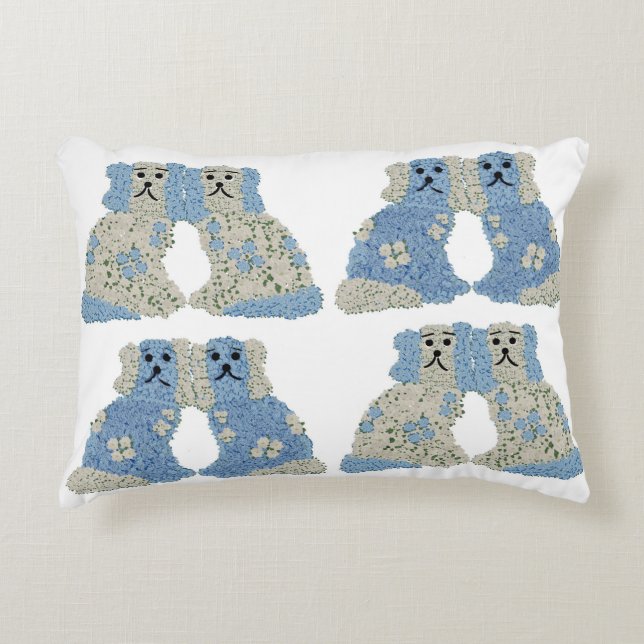 Ginger Burk Magnolias Stbudsdshire Hundar Prydnadskudde (Framsidan)