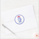 Ginger Burk Monogram | Rött skägg Runt Klistermärke<br><div class="desc">Den här chicen har Chinoiserie ginger burk med ett blått monogram och en röd båge omgiven av pumpor. Du kan anpassa dig med ditt monogram först och ditt namn.</div>