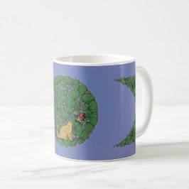Ginger cat tittar på en fjäril kaffemugg