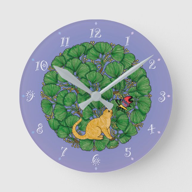 Ginger cat tittar på en fjäril rund klocka (Framsida)