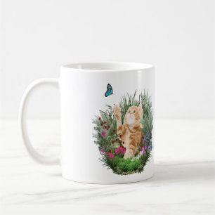 Ginger kitten att spela kaffemugg