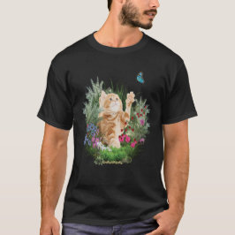 Ginger kitten leker med fjäril T-Shirt