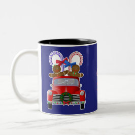 Gingerbread and Candy Canes Little Red Truck Två-Tonad Mugg