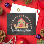 Gingerbröd House Cookie Sweet Önskemål Chalkboard Helg Vykort<br><div class="desc">"Sweet Helgdag Önskemål". Ett sött, vismatiskt gingerbrödhus, gingerbrödflicka och pojke, stjärnor, hjärtan och matriser, tillsammans med lekfull manustypografi, täcker över en mörk grått-kritbakgrund och hjälper dig att starta julfesten. En söt kakandekrans och din anpassningsbar är på baksidan. Fira med familj och vänner medan du känner julhelgens värme och glädje. Skicka...</div>