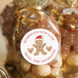Gingerbröd, rödgjord av Kärlek under julen Runt Klistermärke<br><div class="desc">En söt gingerbrödkaka med en röd tomtek som dekorerar hemmärket med kärlek. Anpassa det med ditt namn. En roligt-dekal för en julklapp som är hemgjord! Designad av Blackberry Boulevard.</div>