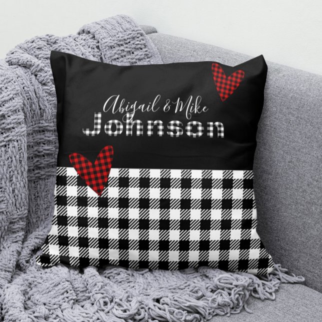 Gingham Buffalo Check Personlig Black Red White Kudde (Black, White, and Red Buffalo Check Pillow Personalized with Your Family Name)