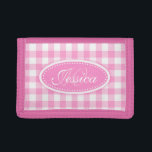 Gingham check mönstrat rosa lägg till ditt namn<br><div class="desc">Moderna,  ljusa rosa flickor,  hued och vit gingham,  kolla mönster väskan. Anpassa den här handväskan eller plånboken med ditt namn och din familj som en första början. För närvarande läser man Jessica W. Ideal-personlig som heter gåva till flickor och kvinnor. Designad av Sarah Trett.</div>