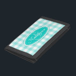 Gingham check patternated aqua mynta add you name<br><div class="desc">Modern vattenmynta grönt hued och vit gingham check mönster purse. Anpassa den här handväskan eller plånboken med ditt namn och din familj som en första början. För närvarande står det Kaitlynn G. Ideal personlig gift to chic girl and women. Designad av Sarah Trett.</div>