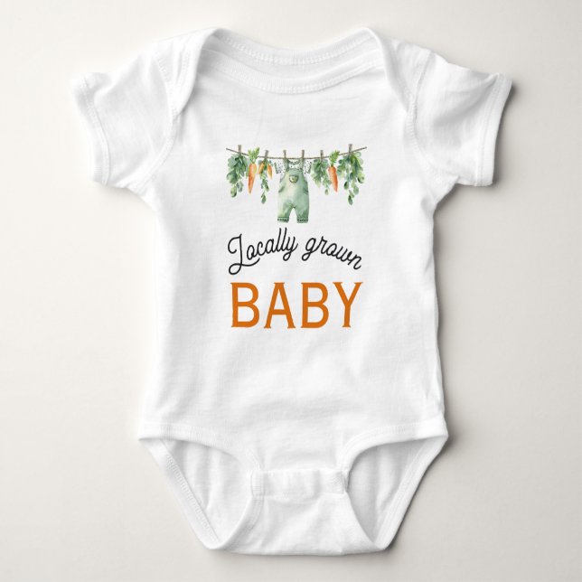 Gingham Clothesline Locally Grown Baby Shower T Shirt (Framsida)