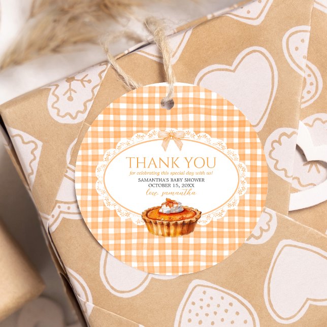 Gingham Little Cutie Paj Baby Shower Round Gåvor Etiketter (Little Cutie Pie Gingham Pumpkin Baby Shower Round Favor Tags)