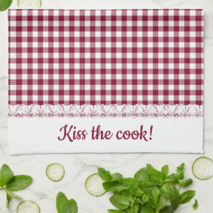 Gingham Snöre och Namn i Burgundy Red Kökshandduk