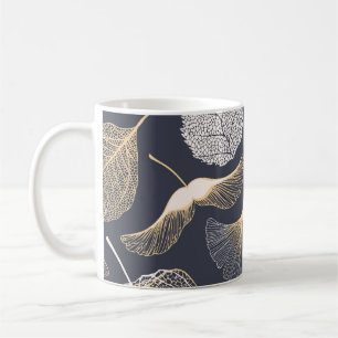 Ginkgo Löv: Sömlös Blommigt Elegance. Kaffemugg
