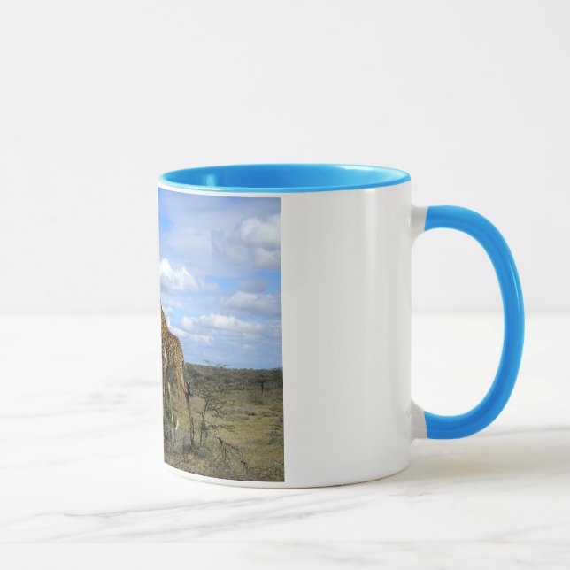 GIRAFF I DEN KENYA AFRIKAN MUGG (Höger)