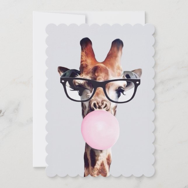 Giraff iklädd glasögon blåser rosa bubbelgum inbjudningar (Framsida)
