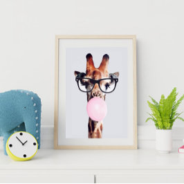 Giraff iklädd glasögon som blåser rosa tuggummibub poster