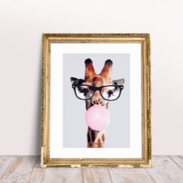 Giraff med glasögon som blåser rosa tuggummibubbla poster