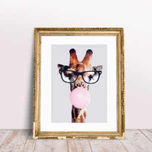 Giraff med glasögon som blåser rosa tuggummibubbla poster