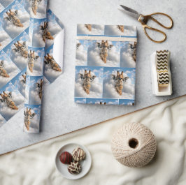 Giraff med svarta glasögon i moln presentpapper