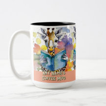 Giraff som läser den stora boken Tvåtons kaffemugg