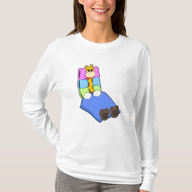Giraffe at Sleeping with Blanket & Pillow T Shirt (Framsida)