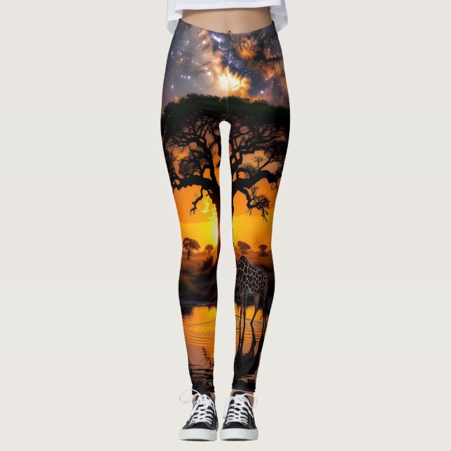 Giraffe dricker vatten i African Cosmic Sunset Leggings (Framsida)