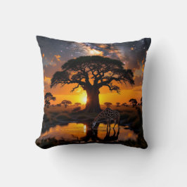 Giraffe dricker vatten i Cosmic African Sunset Kudde