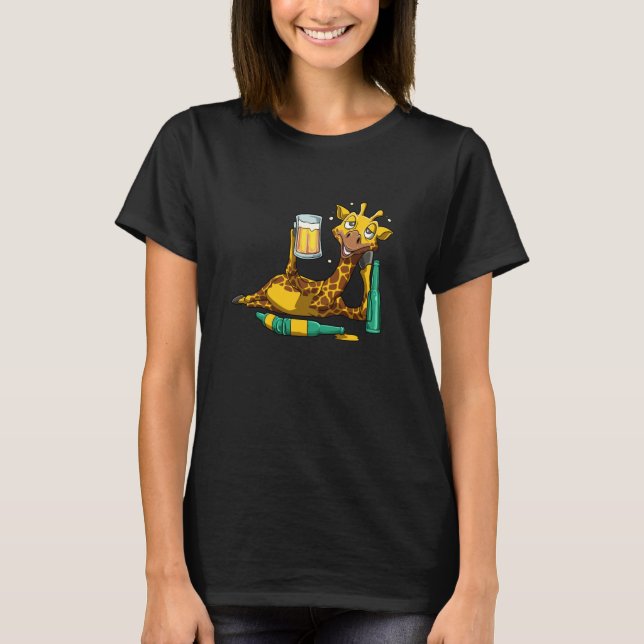 Giraffe drinking Beer T Shirt (Framsida)