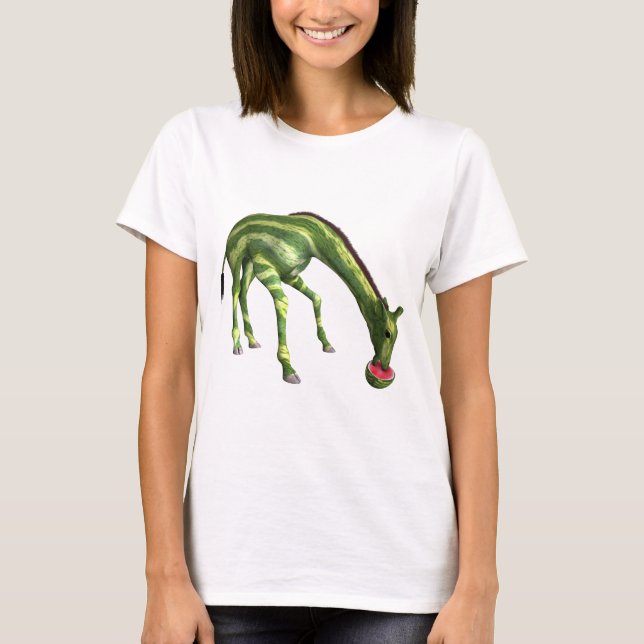 Giraffe Eating Watermelon Tee Shirt (Framsida)