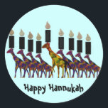 Giraffe Hannukah Menorah Runt Klistermärke<br><div class="desc">Bild på en giraffe Hannukah-menorah.</div>