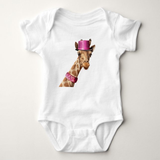 Giraffe i en glansig rosa hat t shirt (Framsida)