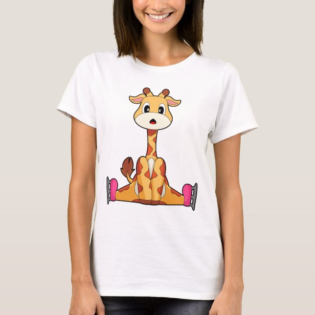 Giraffe Ice skating Ice skates Winter sports T Shirt (Framsida)