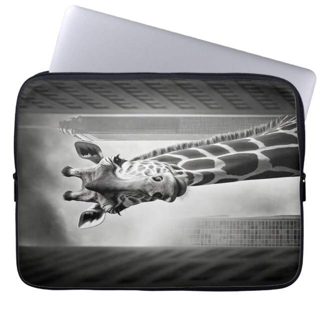 Giraffe in a Cityscape Laptop Fodral (Framsidan)