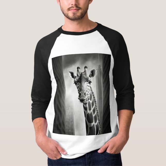 Giraffe in a Cityscape T Shirt (Framsida)