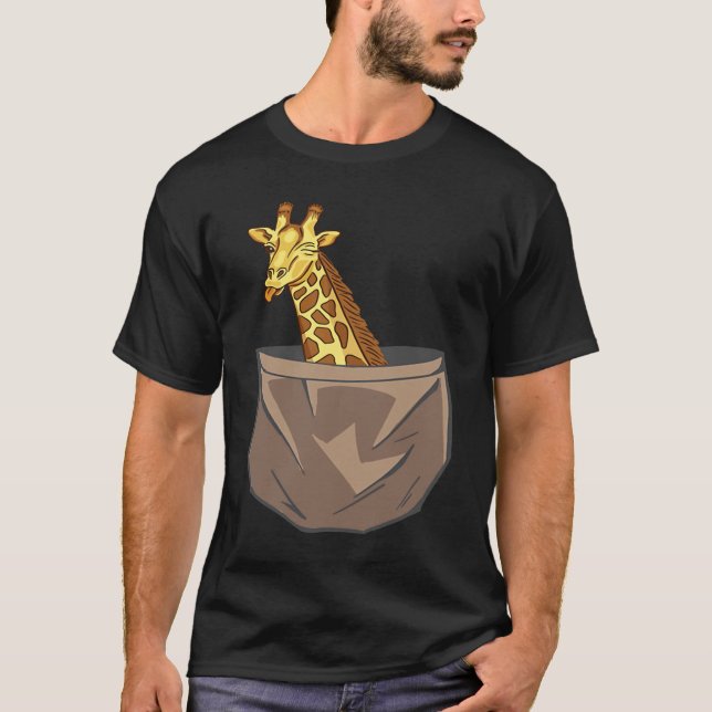 Giraffe In A Pocket Tall Animal Safari T Shirt (Framsida)