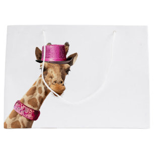 Giraffe in sparkly rosa hat