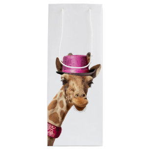 Giraffe in sparkly rosa hat