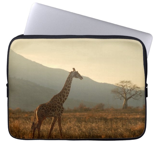 Giraffe in the Savannah Laptop Fodral (Framsidan)