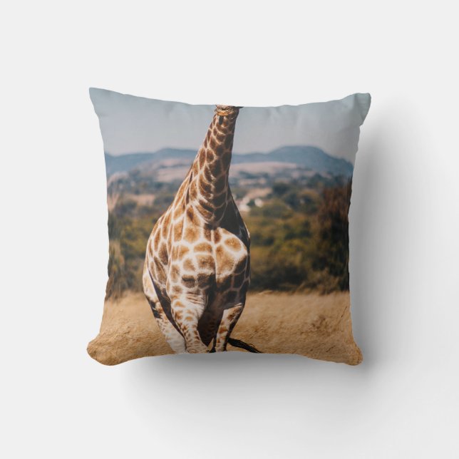 GIRAFFE KRUNDA AV BRÖSTGRAS KUDDE (Framsida)