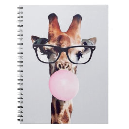 Giraffe med glasögon som blåser rosa bubbelgummi anteckningsbok