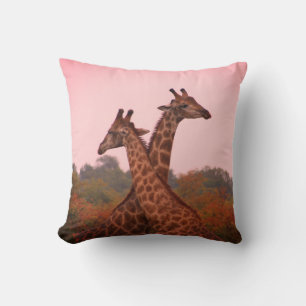 Giraffe med rosa himmel och mopani träd kudde