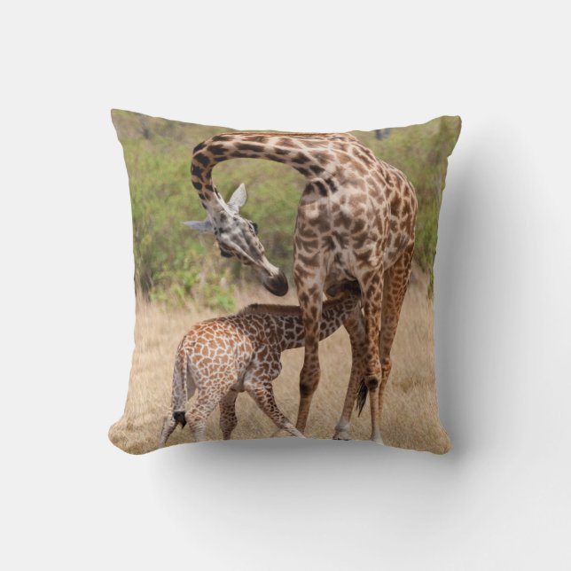 Giraffe Mor och Baby i Kenya Kudde (Framsida)