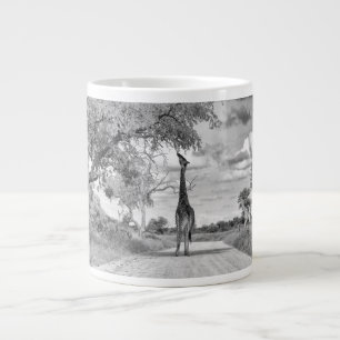 Giraffe på vägen jumbo mugg