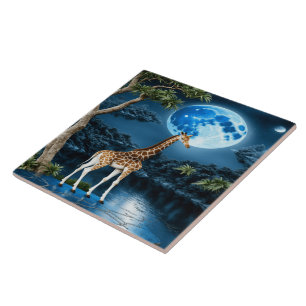 Giraffe Permanent vid floden under Moonlit Himmel Kakelplatta